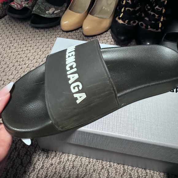 Balenciaga Slides - Picture 2 of 6